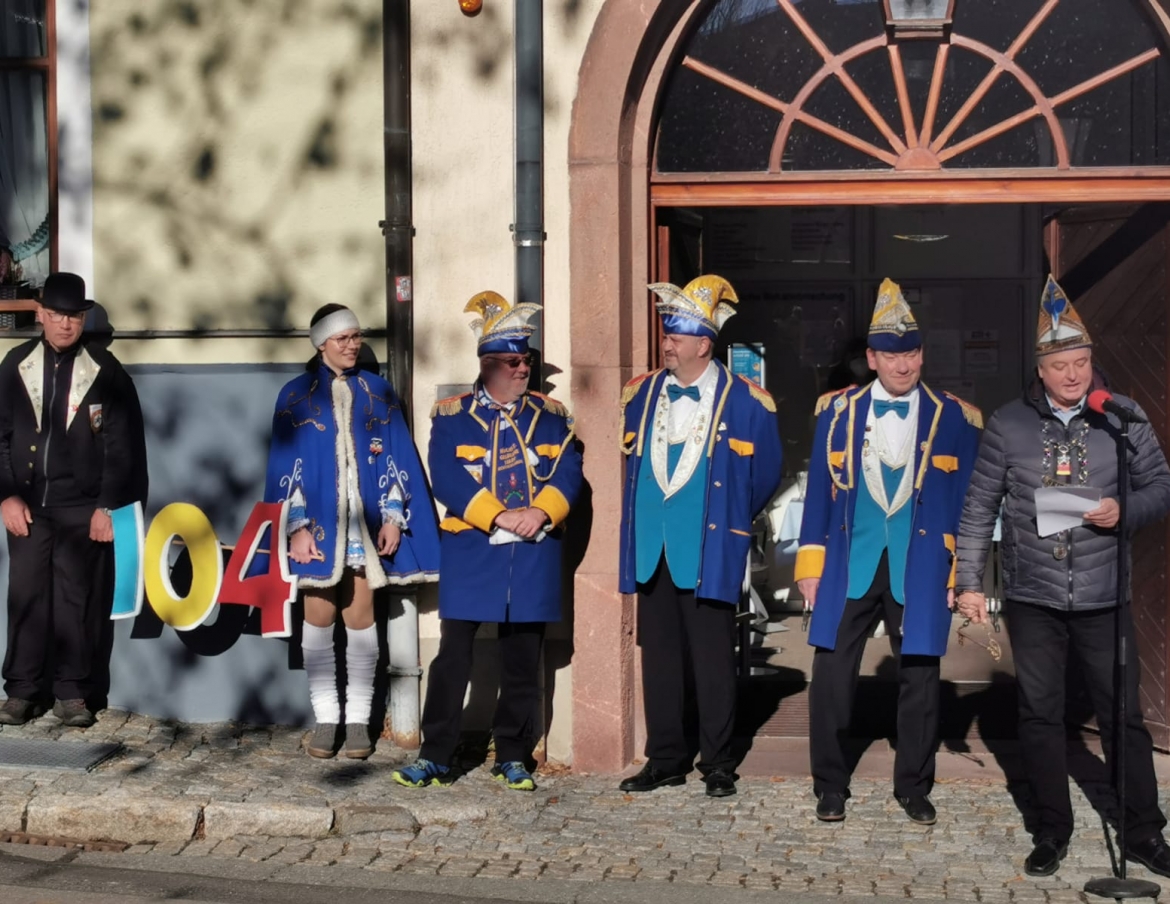 104. Skifasching