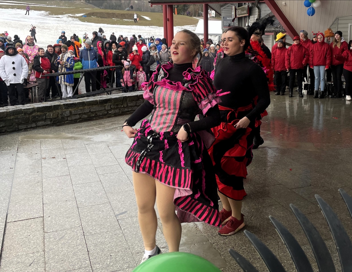 105. Skifasching