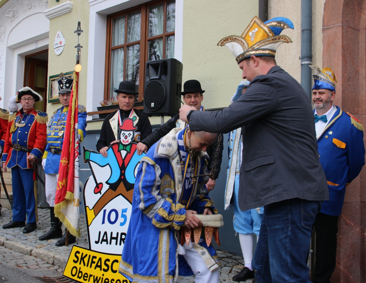 105. Skifasching