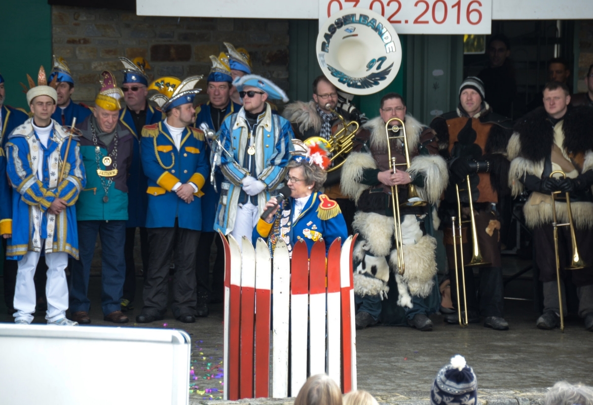 99. Skifasching